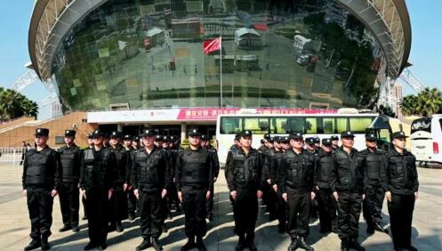 2023襄陽馬拉松在我市諸葛亮廣場激情開跑啦！