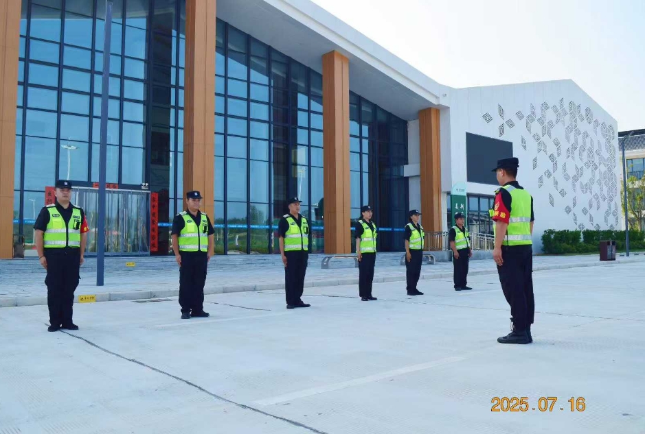 湖北獵鷹保安公司無畏“烤”驗，開展交通指引手勢專題培訓